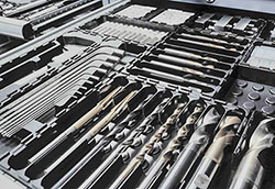 Systèmes de rangement rose plastic.